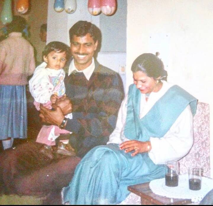 సంక్రాంతికి వస్తున్నానం సినిమాతో తెలుగు ప్రేక్షకులకు మరింత చేరువైంది మీనాక్షి