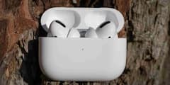 सफेद ही क्यों होते हैं Apple के ईयरबड्स? डिजाइन के पीछे छिपा ऐसा सीक्रेट, जो नहीं जानते 99% लोग