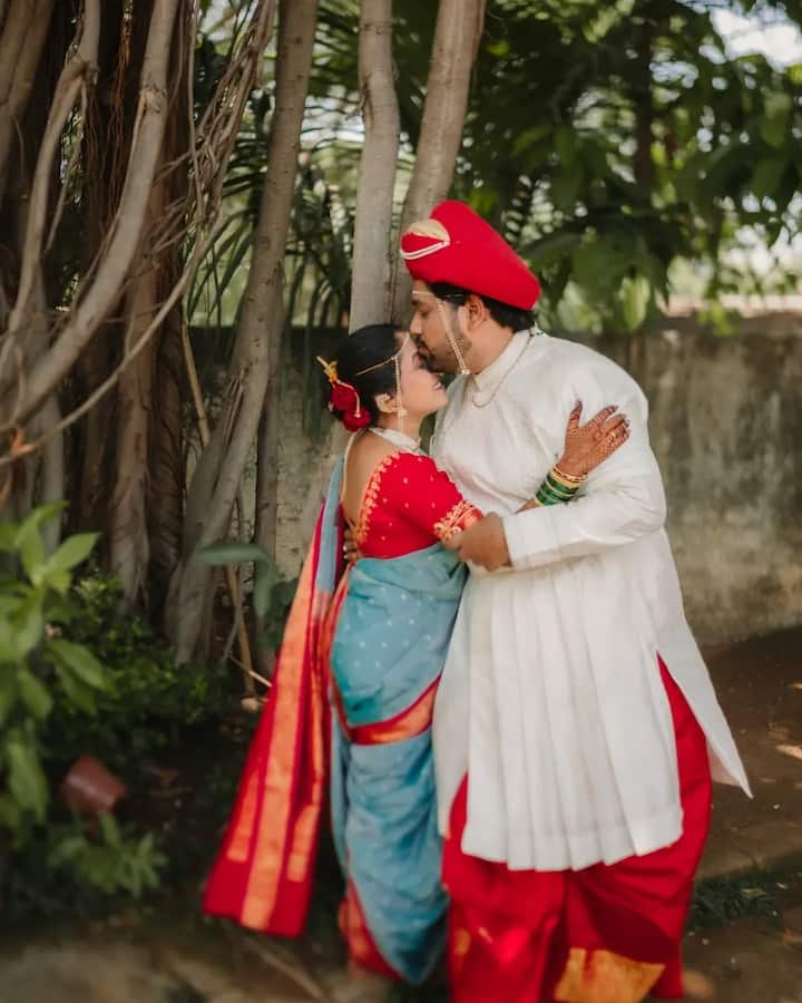 ऋग्वेद आणि विभा यांनी आयुष्यातील या खास क्षणासाठी पारंपरिक लूकला पसंती दिली.