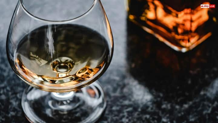 सीएसडी सिस्टम का एक बड़ा फायदा है सब्सिडी वाली कीमतें. यहां शराब अक्सर बाजार की कीमतों से 40% से 55% तक सस्ती मिलती है. इसका फायदा सिर्फ नौकरी के दौरान ही नहीं मिलता बल्कि रिटायर हो चुके जवान को भी मिलता है.