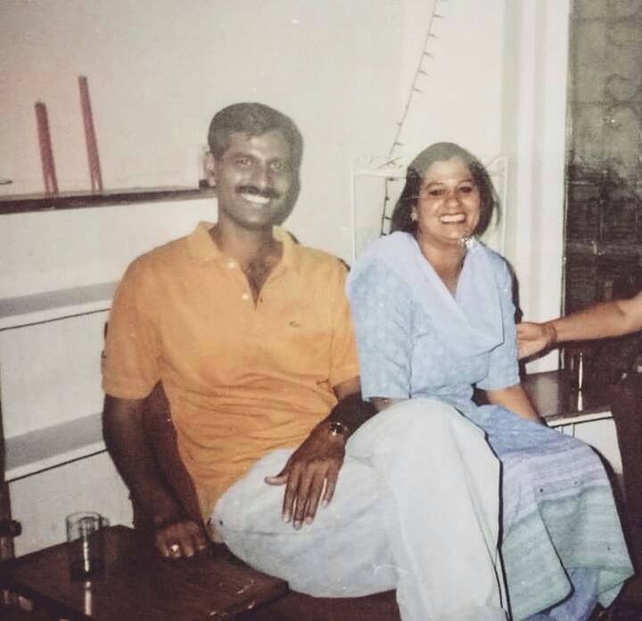తండ్రి లేట్ కర్నల్ బి.ఆర్.చౌదరి ఆర్మీలో ఉన్నత స్థాయి అధికారి. మీనాక్షి బాల్యం మొత్తం ఆర్మీ బ్యాగ్రౌండ్ తో డిసిప్లిన్ గా నడిచింది. 2018 మీనూ తండ్రి బ్రెయిన్ ట్యూమర్ తో మరణించారు