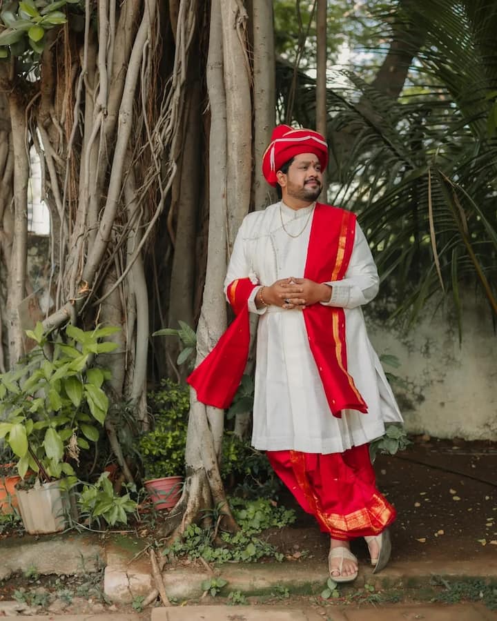 लग्नानंतर त्यांचा रिसेप्शन सोहळाही पार पडला. यासाठी ऋग्वेदनं सूट वेअर केलेला. तर त्याची पत्नी विभानं पैठणी साडी नेसली होती.