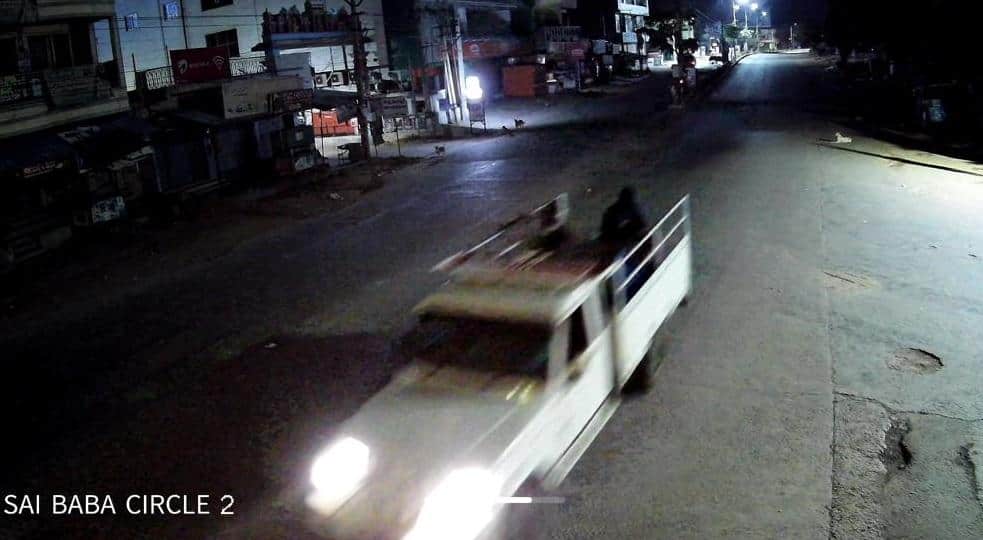 ATM Theft in Dharmavaram: ధర్మవరంలో ఏటీఎం మెషీన్‌ను ఎత్తుకెళ్లిన దొంగలు.. ఇలా ఉన్నారేంట్రా బాబు!