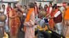 बंगाल में बंपर जीत के बाद दिल्ली के BJP नेताओं ने काली मंदिर में की पूजा, कहा- 'अब सेवा सुशासन की सरकार'