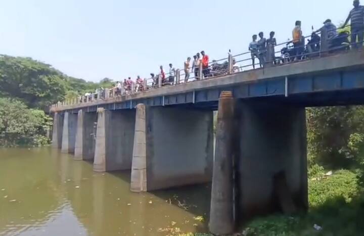 रायगड जिल्ह्याच्या पेण येथील भोगावती नदीजवळील हनुमान मंदिर परिसरात भीषण अपघाताची घटना घडली. या दुर्घटनेत एकाचा मृत्यू झाला असून एक जण गंभीर जखमी झाला आहे.