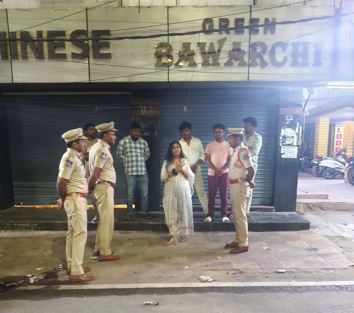 Women Safety In Hyderabad: వస్తావా.. నీ రేటెంత..? హైదరాబాద్ లో ఆకతాయిల బారినపడ్డ లేడీ ఐపీఎస్ ! వివాదంగా మారిన ఆపరేషన్