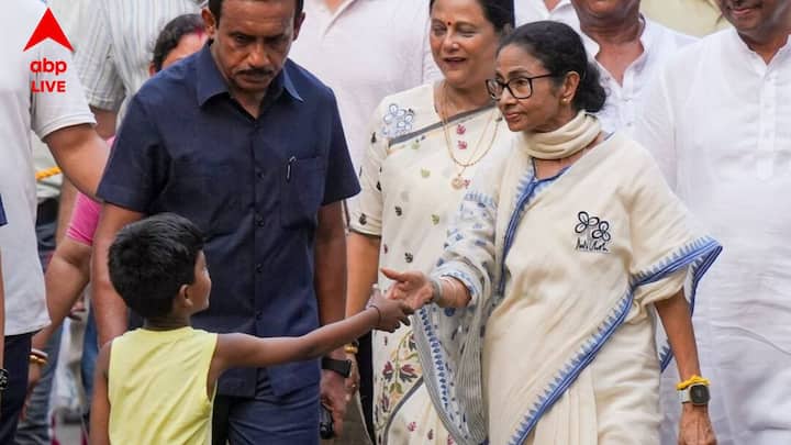 গত বিধানসভার ভোটের শতাংশ হিসেবে করলে দেখা যাচ্ছে, ২০২১-এ তৃণমূল পেয়েছিল ৪৮%, আর বিজেপি পেয়েছিল ৩৮% শতাংশ। ১৫% -এর ভোট সুইংয়েই ৭৭ থেকে বেড়ে বিজেপি পেয়ে গেল ২০৭টি আসন। যা ভাবতেই পারেনি কেউ।