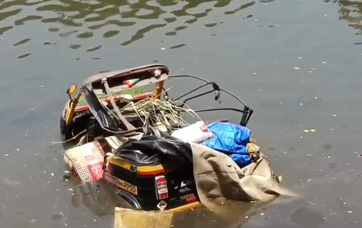 रिक्षाचालक एकनाथ किसन किंजवडे यांचा या अपघातात जागीच मृत्यू झाला. तर, त्यांच्यासोबत असणारे भूषण पाटील हे गंभीर जखमी झाले आहेत.
