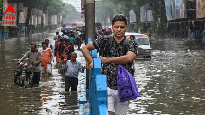 দক্ষিণবঙ্গের বাকি জেলাগুলিতে ঘণ্টায় ৪০ থেকে ৫০ কিলোমিটার বেগে বইতে পারে ঝোড়ো হাওয়া, এমনটাই জানিয়েছে আলিপুর আবহাওয়া দফতর।