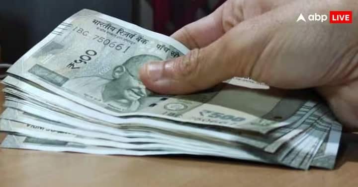 8th Pay Commission:  8મા પગાર પંચ હેઠળ એક મોટું અપડેટ આવ્યું છે. હવે રેલવે કર્મચારીના યુનિયન તરફથી પ્રસ્તાવ રજૂ કરવામા આવ્યો છે જેમાં બેસિક સેલેરીમાં વધારો અને ફિટમેન્ટ ફેક્ટરની માંગણી કરતો પ્રસ્તાવ રજૂ કરવામાં આવ્યો છે. આ માંગ એવા સમયે કરવામાં આવી છે જ્યારે 8મા પગાર પંચની ટીમ પોતાનો રિપોર્ટ તૈયાર કરવા માટે મેદાનમાં છે.