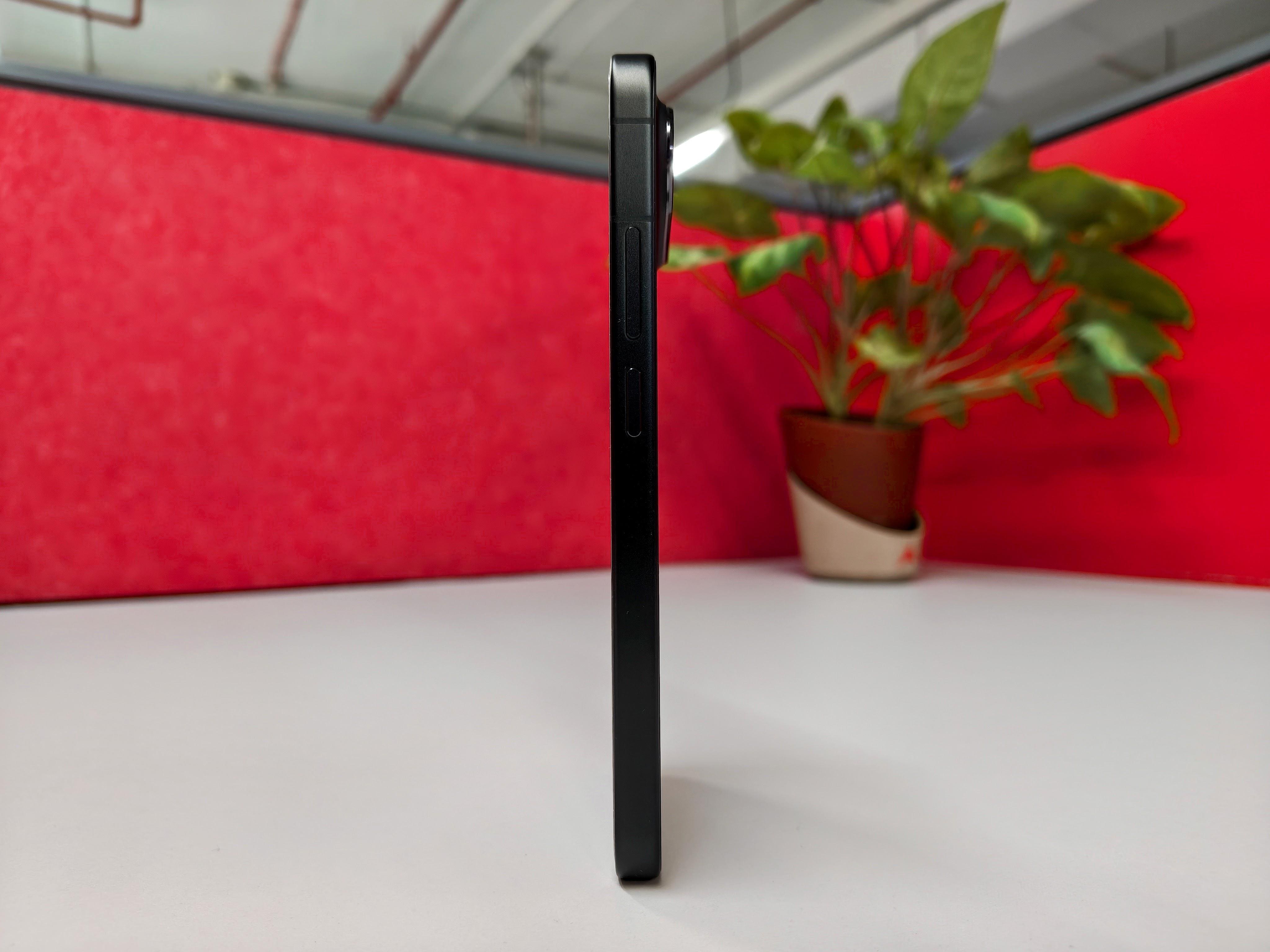 Vivo X300 FE Review: Tiny Flagship, Titanic Camera Ambitions