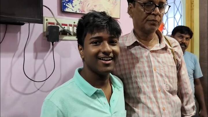 মাধ্যমিকে দ্বিতীয় হয়েছে বীরভূমের সরোজিনী দেবী সরস্বতী শিশু মন্দিরের প্রিয়তোষ মুখোপাধ্যায়।  প্রাপ্ত নম্বর, ৬৯৬ শতাংশে ৯৯.৪৩