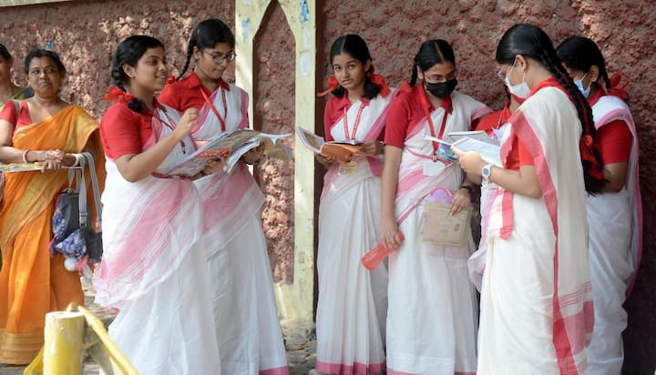 এবারের মাধ্যমিকের প্রথম দশের মেধা তালিকায় রয়েছে ১৯ টি জেলার ৮৩টি স্কুলের ১৩১ জন।  তাদের মধ্যে ২৮ জন ছাত্রী এবং ১০৩ জন ছাত্র।