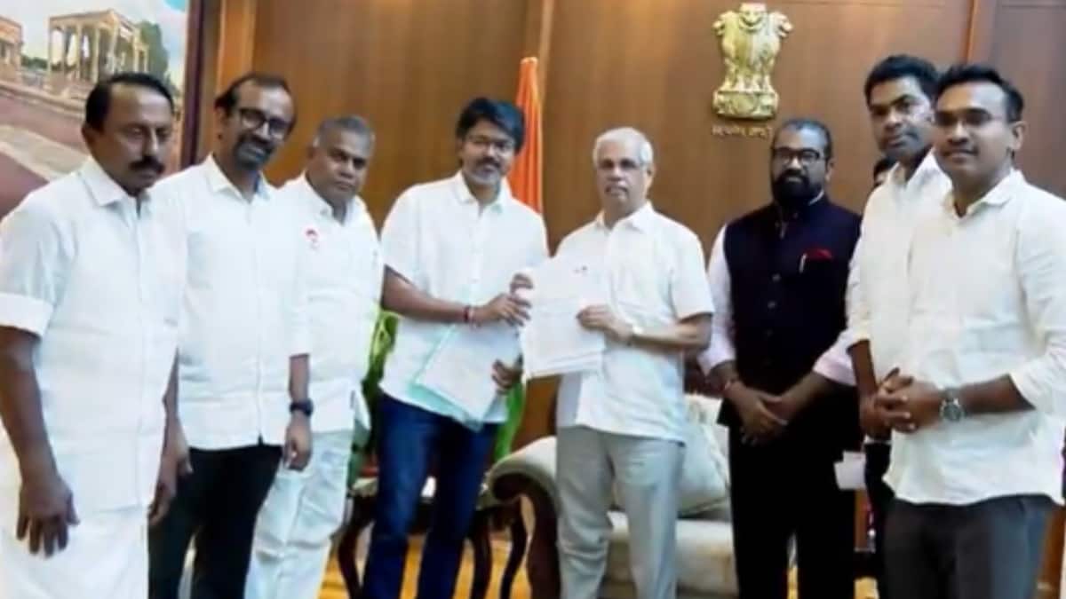 TN Cabinet Minister: அமைச்சரவை விரிவாக்கம்..! பட்டியலை ஆளுநரிடம் சமர்பித்த சிஎம் விஜய், யாருக்கு எந்த இலாகா?