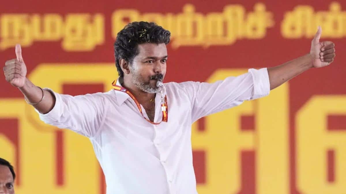 Vijay to Meet Governor: கிடைத்த விசிகவின் ஆதரவு கடிதம்; மாலையில் ஆளுநரை சந்திக்கும் விஜய்; ஆட்சி அமைக்க அழைப்பாரா.?