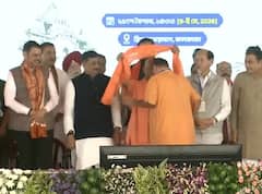 Suvendu Adhikari And Yogi Adityanath Meet: भगवा कुर्ता घातलेले शुभेंदू अधिकारी योगींसमोर गेले; योगी आदित्यनाथ यांनी जे केले, ते पाहून टाळ्यांचा कडकडाट, PHOTO