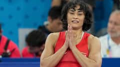 WFI Issues Show-Cause Notice To Vinesh Phogat, Bars Her From Competition Till June 26