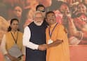 Suvendu Adhikari And Yogi Adityanath Meet: भगवा कुर्ता घातलेले शुभेंदू अधिकारी योगींसमोर गेले; योगी आदित्यनाथ यांनी जे केले, ते पाहून टाळ्यांचा कडकडाट, PHOTO