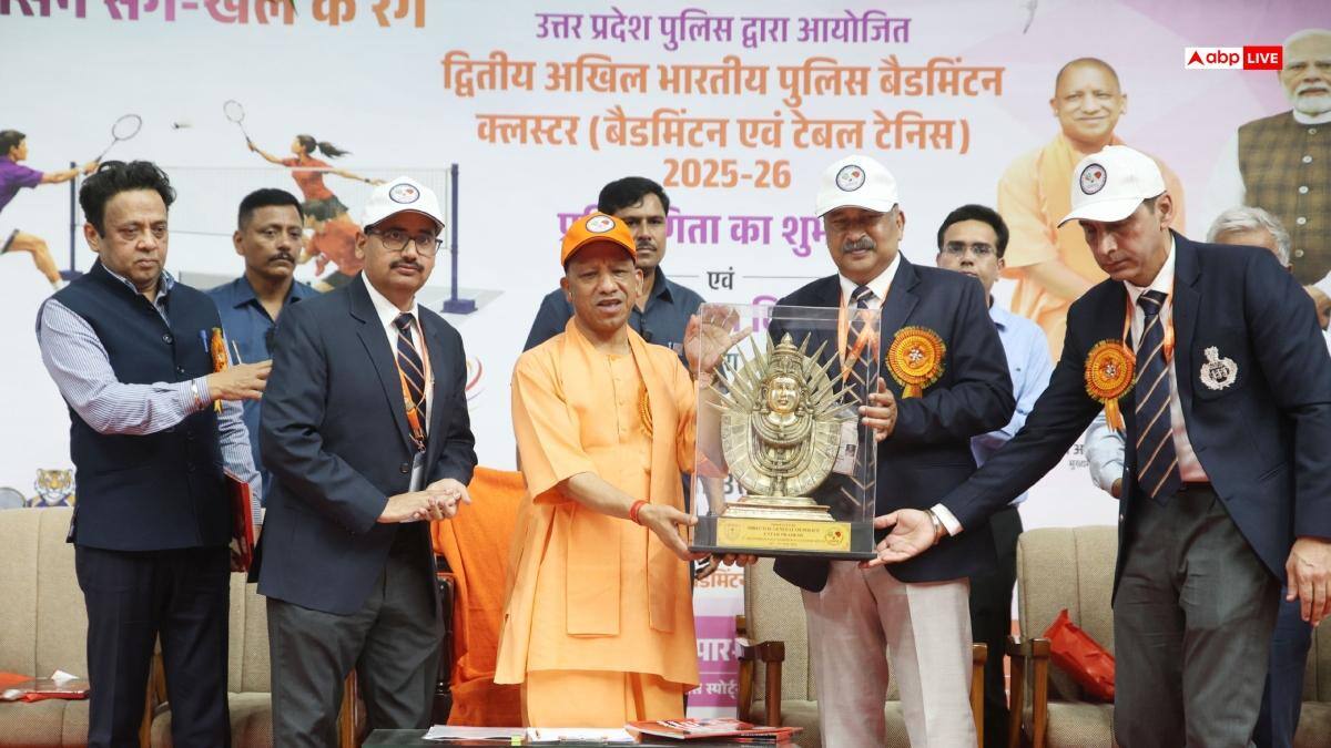 जैसे बैडमिंटन में शटल कॉक को गिरने नहीं देते, वैसे ही सपनों को टूटने न देना', CM योगी का खिलाड़ियों को मंत्र