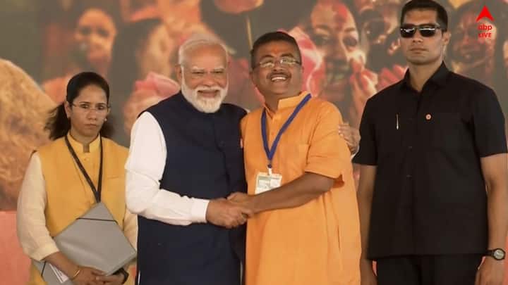 এরাজ্য়ে প্রথম বিজেপি সরকারের শপথগ্রহণে এদিন ব্রিগেডে ছিল চাঁদের হাট। শনিবার আক্ষরিক অর্থেই লেখা হল নতুন ইতিহাস।