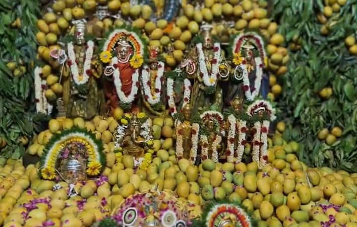 गुरव, कोळी, वीर, घडशी समाज संघटना, जेजुरी व श्री मार्तंड देवसंस्थान, जेजुरी यांच्या वतीने ही सजावट करण्यात आली.