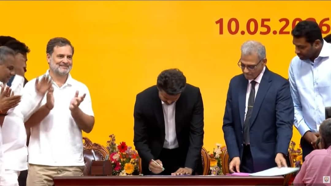 CM Vijay: 200 யூனிட் இலவச மின்சாரம், பெண்கள் பாதுகாப்பு - மேடையிலேயே முதல் நாள், முதல் கையெழுத்து போட்ட CM விஜய்