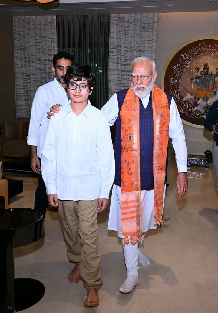 మంత్రి నారా లోకేష్ తనయుడు నారా దేవాన్ష్‌తో మోదీ సరదాగా ముచ్చటించారు.
