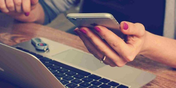 कई लोग इस बॉक्स का इस्तेमाल गिफ्ट पैकिंग के लिए भी करते हैं. अगर आप अपना पुराना फोन किसी दोस्त या परिवार के सदस्य को देना चाहते हैं तो ओरिजनल पैकेजिंग में देने से उसका लुक और प्रेजेंटेशन ज्यादा प्रीमियम लगता है.