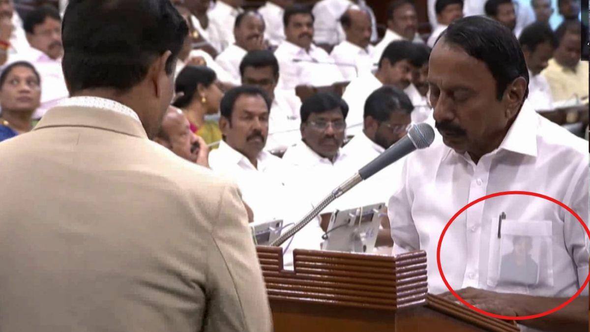 K.A.Sengottaiyan: மாறாத விசுவாசம்.. விஜய் கொடுத்த சுதந்திரம்.. ஜெயலலிதா போட்டோவுடன் பதவியேற்ற செங்கோட்டையன்!