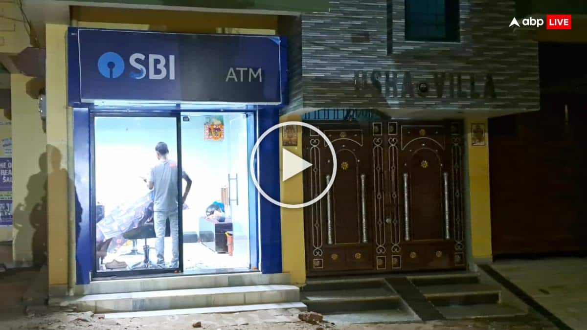 Watch: बिहार के पटना का अजूबा ATM, यहां पैसे नहीं निकलते, दाढ़ी-बाल कटवाने जाते हैं लोग