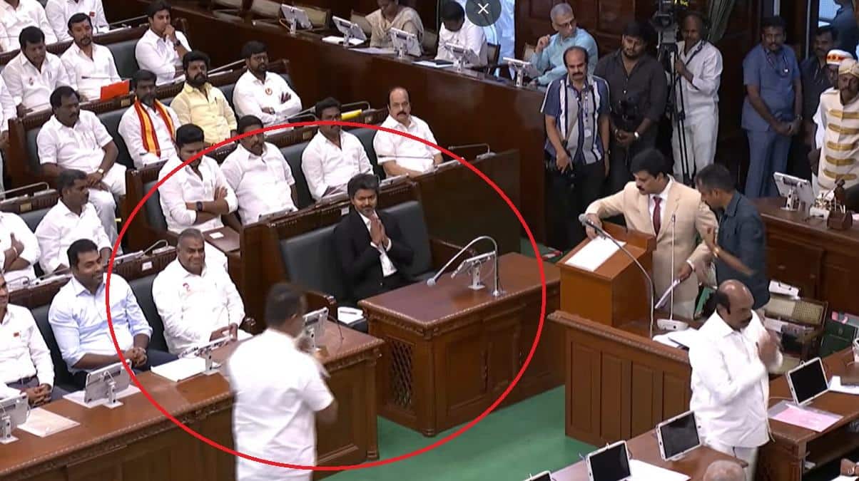 TN Assembly: உடைந்த அதிமுக; உறுதிப்படுத்திய சட்டமன்ற சம்பவம்- விஜய்க்கு ஸ்பெஷல் வணக்கம் வைத்த எஸ்.பி.வேலுமணி!