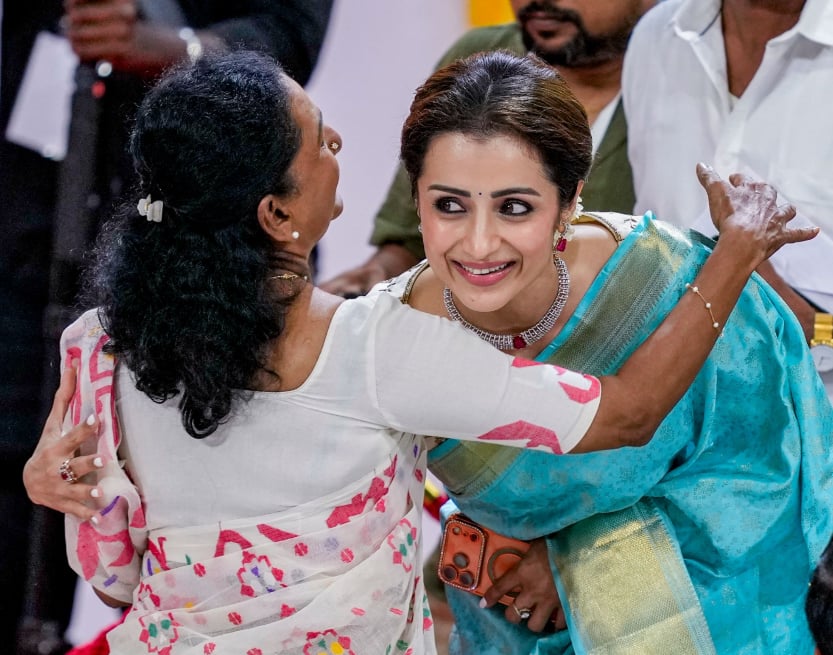 कौन हैं तृषा कृष्णन? विजय के मुख्यमंत्री के शपथ ग्रहण समारोह में चुपचाप लूट ले गईं सारी लाइमलाइट