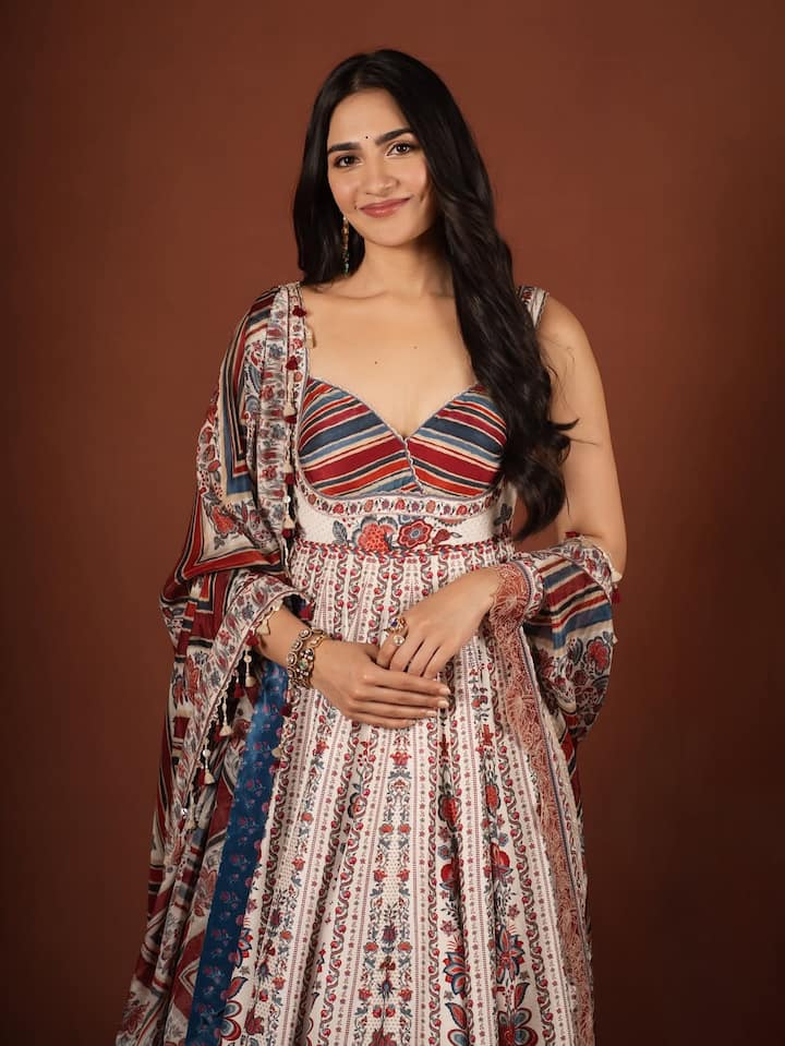 యష్ లేటెస్ట్ మూవీ టాక్సిక్ లోనూ ఓ హీరోయిన్ గా నటిస్తోంది రుక్మిణి వసంత్.
