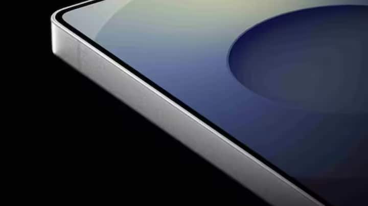 ਭਾਵੇਂ Samsung ਦੀ ਨਵੀਂ Galaxy S26 Ultra ਸੀਰੀਜ਼ ਬਜ਼ਾਰ ਵਿੱਚ ਆ ਗਈ ਹੈ, ਪਰ ਗਲੈਕਸੀ S25 ਅਲਟਰਾ ਨੂੰ ਅਜੇ ਵੀ ਇੱਕ ਸ਼ਕਤੀਸ਼ਾਲੀ ਫਲੈਗਸ਼ਿਪ ਅਨੁਭਵ ਪ੍ਰਦਾਨ ਕਰਨ ਦੇ ਸਮਰੱਥ ਮੰਨਿਆ ਜਾਂਦਾ ਹੈ। ਫੋਨ ਵਿੱਚ Snapdragon 8 Elite 8 ਏਲੀਟ ਪ੍ਰੋਸੈਸਰ ਹੈ, ਜੋ ਭਾਰੀ ਗੇਮਿੰਗ, ਮਲਟੀਟਾਸਕਿੰਗ ਅਤੇ ਫੋਟੋ ਐਡੀਟਿੰਗ ਵਰਗੇ ਕੰਮਾਂ ਨੂੰ ਆਸਾਨੀ ਨਾਲ ਸੰਭਾਲ ਸਕਦਾ ਹੈ।