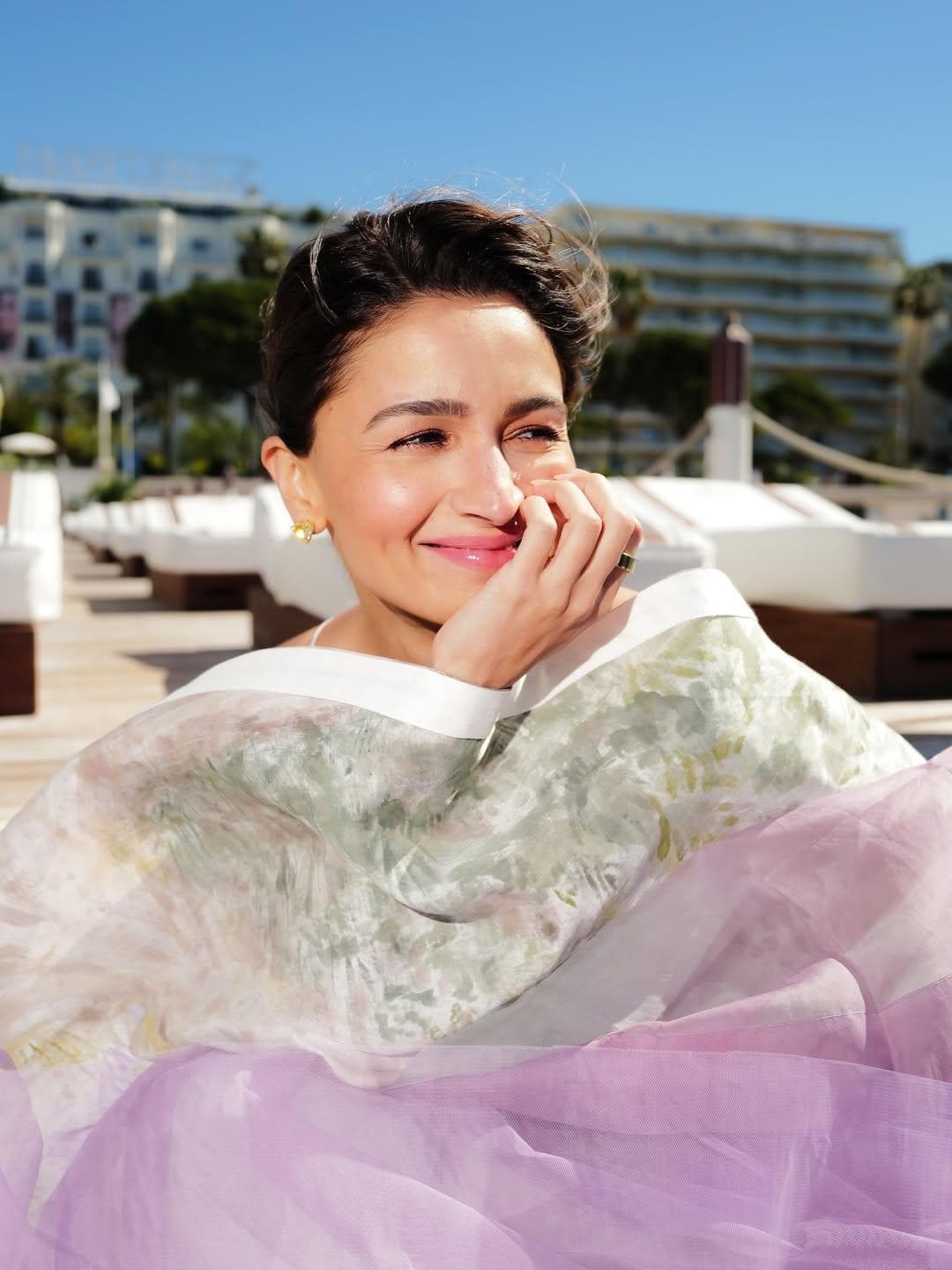 Cannes 2026: आलिया भट्ट का पहला कान्स लुक आया सामने, फ्लोरल प्रिंट गाउन में कहर लगीं एक्ट्रेस, देखें तस्वीरें