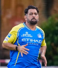 MS Dhoni IPL 2026 : 2 आठवड्यांत परतेन म्हणणारा धोनी अजूनही बाहेरच; आता लखनऊचं तिकीट बुक, कमबॅकच्या चर्चांनी चाहते भावूक