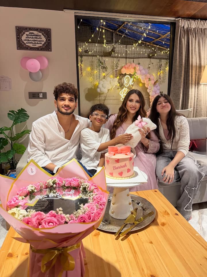 मुनव्वर फारूकी और उनकी पत्नी महजबीन  ने 1 मई को अपनी बेटी का वेलकम किया. इस खुशखबरी को कपल ने सोशल मीडिया पर फैंस के साथ शेयर किया था.
