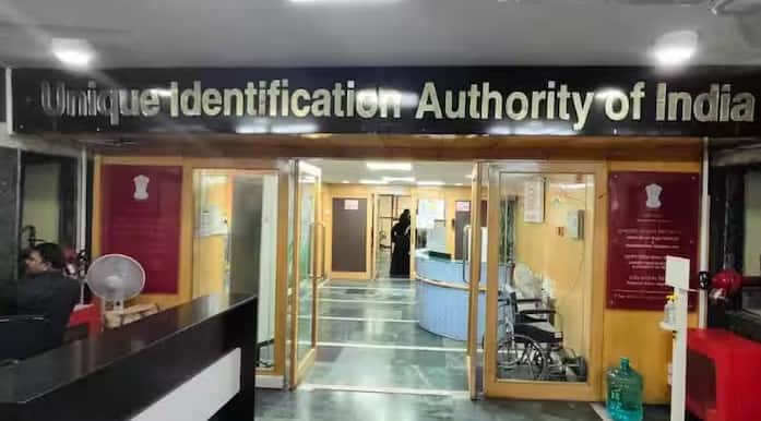 UIDAI એ વિદેશી નાગરિકો, OCI કાર્ડધારકો અને નેપાળ અને ભૂટાનના નાગરિકો માટે આધાર માન્યતા સમયમર્યાદા પણ નક્કી કરી છે. OCI કાર્ડધારકો અને નેપાળ અને ભૂટાનના નાગરિકો માટે આધાર 10 વર્ષ માટે માન્ય રહેશે જ્યારે અન્ય વિદેશી નાગરિકો માટે માન્યતા અવધિ તેમના વિઝાના સમયગાળા સુધી મર્યાદિત રહેશે.