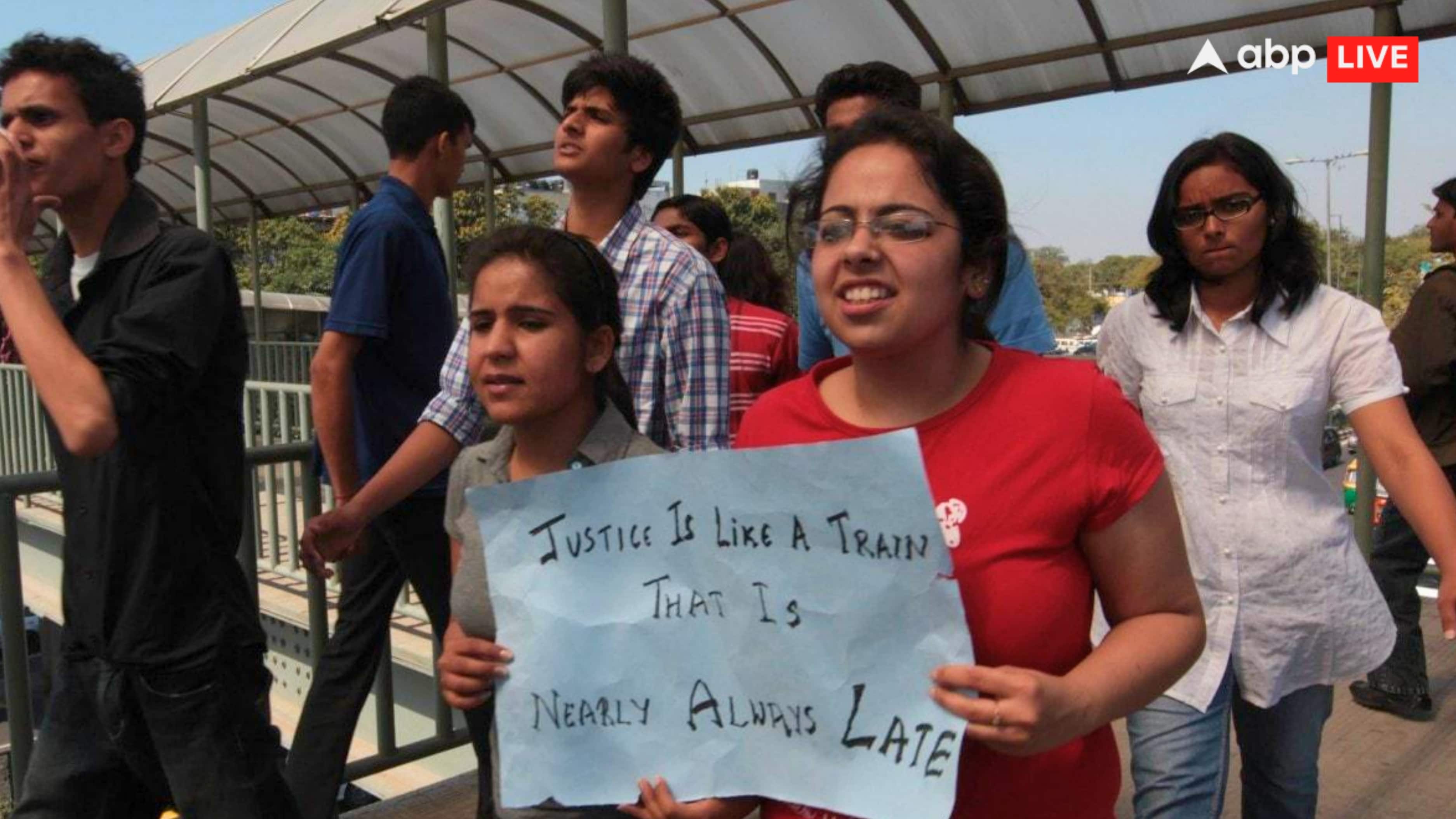 बिहार और उत्तर प्रदेश में पेपर लीक के आरोप लगे