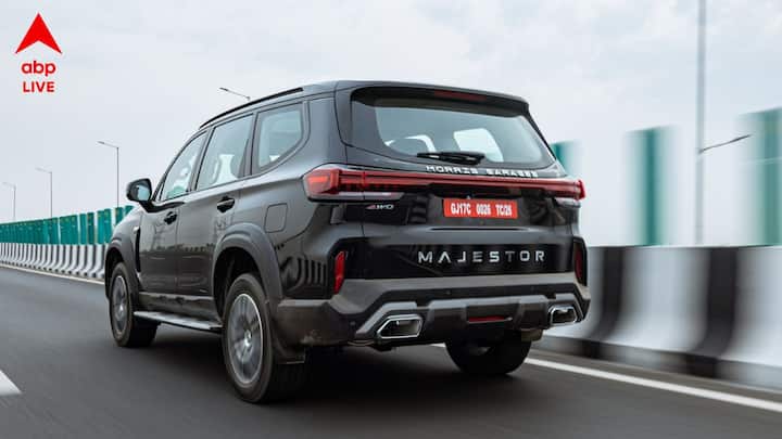 এই SUV-টিতে রয়েছে ২.০ লিটারের টুইন-টার্বো ডিজেল ইঞ্জিন। তার সঙ্গে স্ট্যান্ডার্ড ৮-স্পিড অটোমেটিক গিয়ারবক্স দেওয়া হয়েছে।
