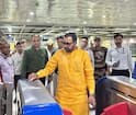 नितीन गडकरी बसने प्रवास करणार, ताफ्यातल्या 50 गाड्या कमी; केंद्रीयमंत्री प्रताप जाधव यांचाही मेट्रोने प्रवास