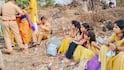 Accident News: बोरघाटात थरारक अपघात! पुणे-मुंबई महामार्गावर मिनी बस उलटली; घटनास्थळी गोंधळ, मदतीसाठी आरडाओरडा अन्...
