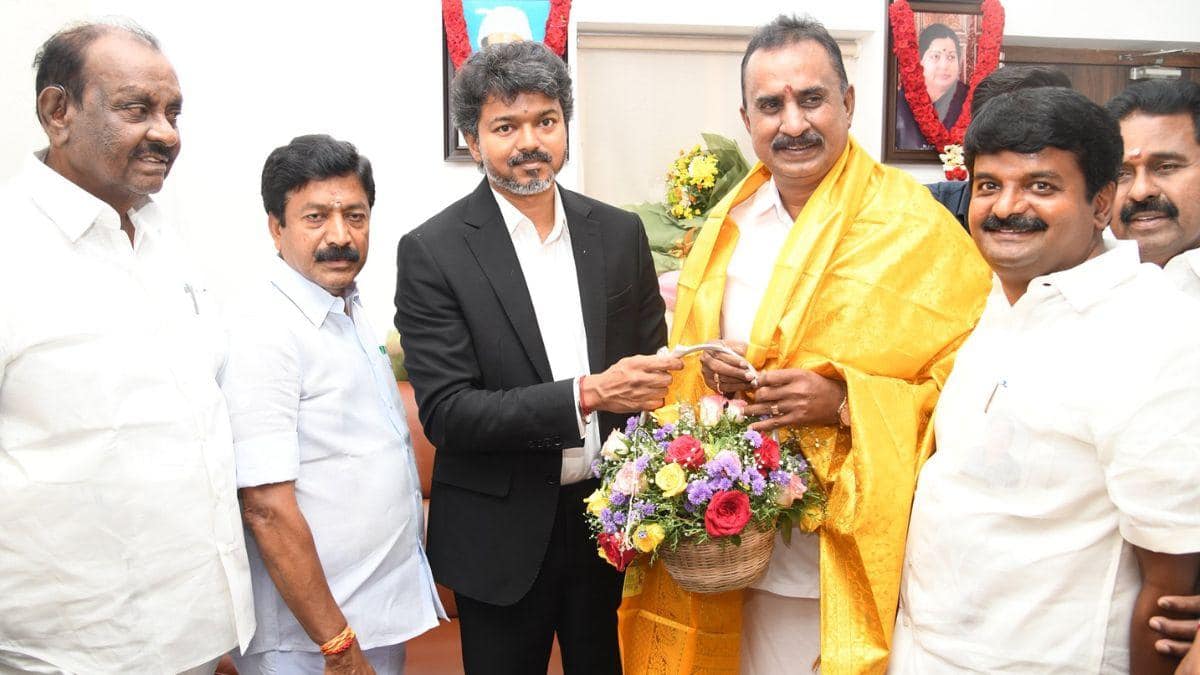 CM Vijay ADMK: கட்சி தாவலா? மாற்றமா? வாக்-அவுட்டா? அதிமுக MLAக்கள் இன்றைய முடிவு என்ன? - CM விஜய் ஹாப்பி
