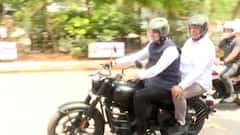 Devendra Fadnavis: देवेंद्र फडणवीसांची बुलेटवरून 'रॉयल' एन्ट्री; दुचाकीवरून गाठले विधान भवन, PHOTO