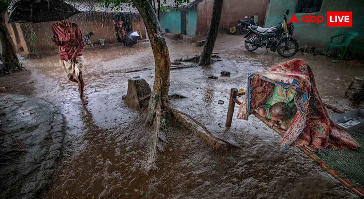 IMD ने पंचायत मौसम सेवा भी शुरू की है, जो 16 राज्यों के 3,000 से ज्यादा ब्लॉकों में काम करेगी. इसके जरिए किसानों को 4 हफ्ते पहले ही मौसम की जानकारी मिल सकेगी. इससे वे अपने फैसले, जैसे बुवाई, सिंचाई और फसल की सुरक्षा, पहले और सही समय पर ले सकेंगे. और यह जानकारी सिर्फ वेबसाइट पर नहीं, बल्कि WhatsApp, SMS, किसान पोर्टल और मंडियों में लगे डिस्प्ले बोर्ड्स के जरिए सीधे किसानों तक पहुंचेगी.