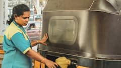 दिल्ली के सरकारी कर्मचारियों का कितना होता है पेट्रोल कोटा, जिसमें हुई 20% की कटौती?