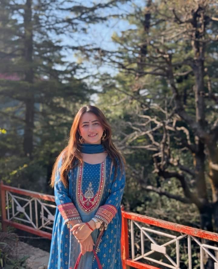 ज्योतिका का यूट्यूब चैनल उनकी सबसे बड़ी कमाई का जरिया है. वो अपने व्लॉग्स में डेली लाइफ, ट्रैवल, फैमिली मोमेंट्स और हिमाचल की खूबसूरती दिखाती हैं. उनके वीडियोज पर लाखों व्यूज आते हैं, जिससे उन्हें यूट्यूब एड रेवेन्यू के जरिए अच्छी इनकम होती है.