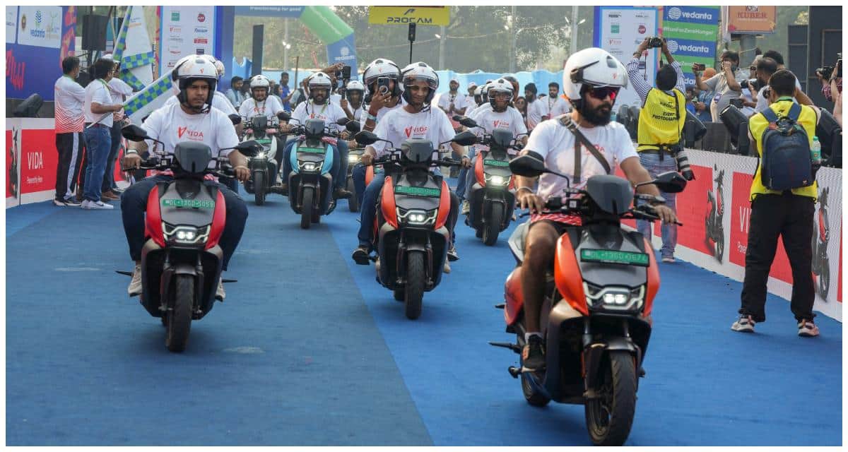 Top Electric Scooters Above 120 Range: 120 కిలోమీటర్ల కంటే ఎక్కువ రేంజ్ కలిగిన టూవీలర్ ఈవీల జాబితా ఇదే! ధరలు, ఫీచర్స్ తెలుసుకోండి!