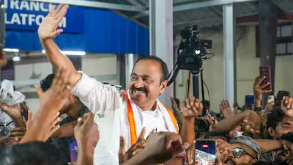 Kerala CM VD Satheesan: केरल के भावी मुख्यमंत्री वीडी सतीशन ने कार्डिनल क्लेमिस बावा का आशीर्वाद लिया