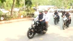 Devendra Fadnavis: देवेंद्र फडणवीसांची बुलेटवरून 'रॉयल' एन्ट्री; दुचाकीवरून गाठले विधान भवन, PHOTO